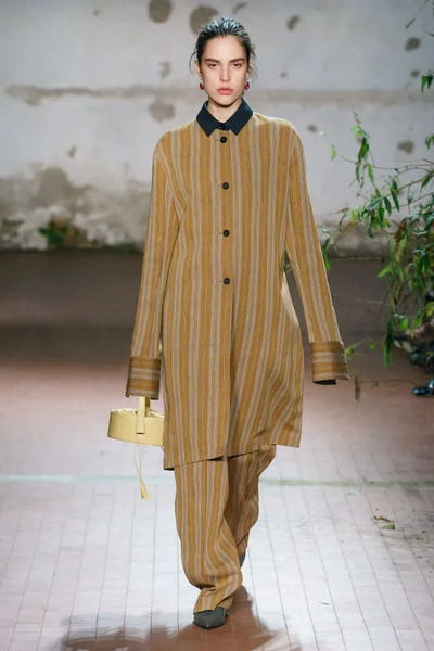 Look 23